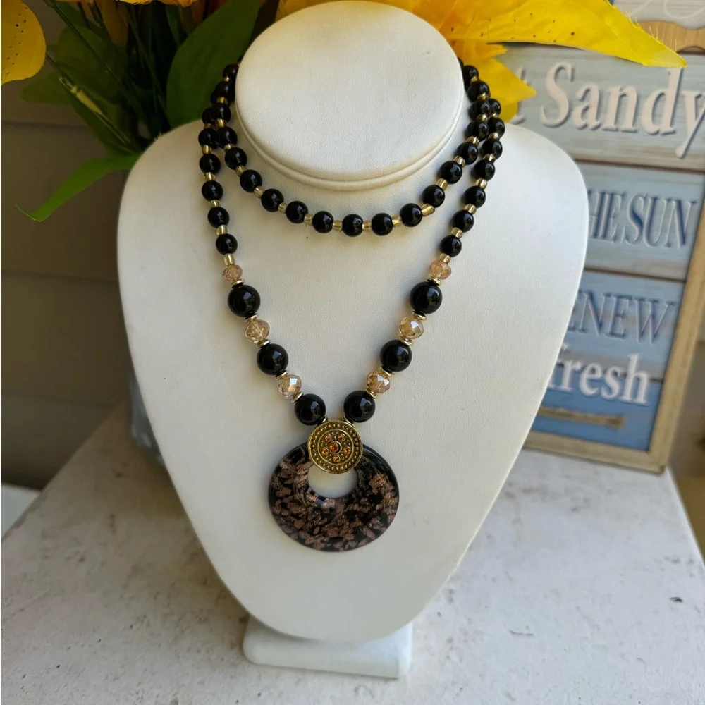BLACK GLASS BOHO NECKLACE